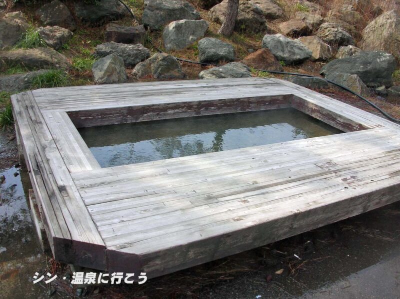 糸魚川温泉　足湯　浴槽