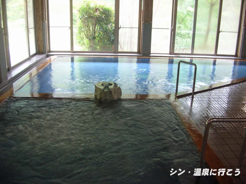 奥山温泉　気泡風呂と温泉浴槽