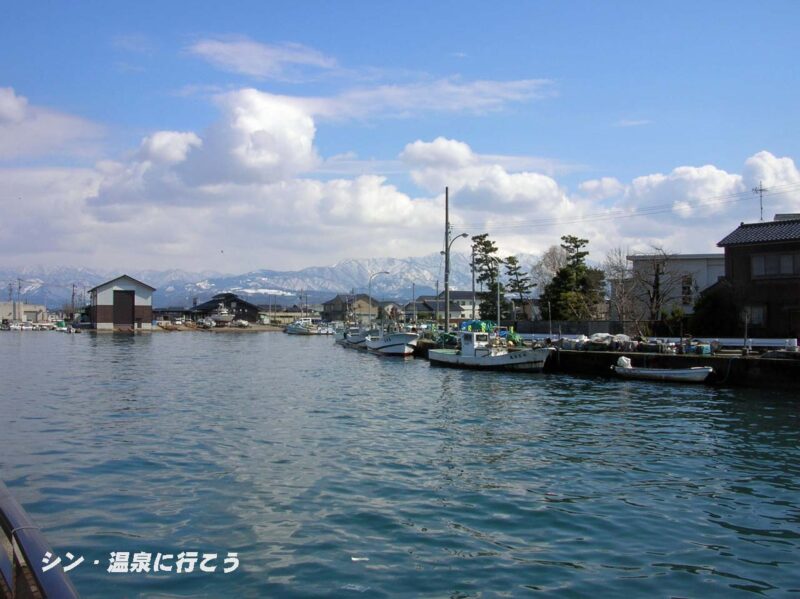 漁港と立山連峰