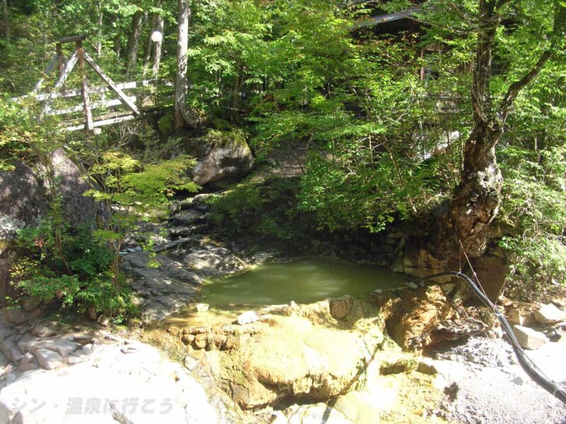 塩沢温泉　湯元山荘跡露天風呂　全景