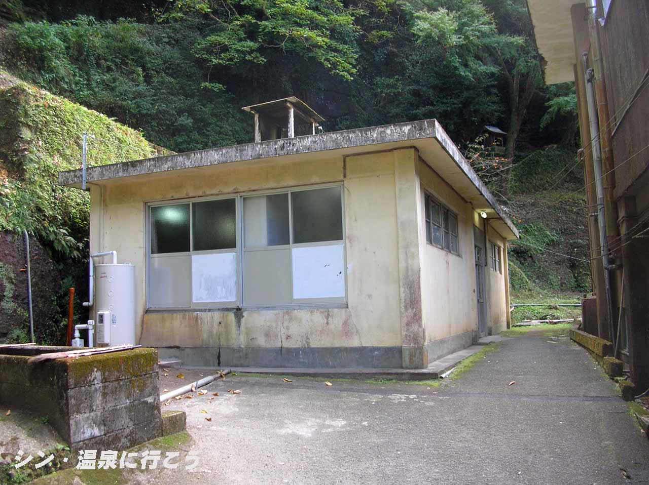 塩浸温泉　鶴の湯　外観