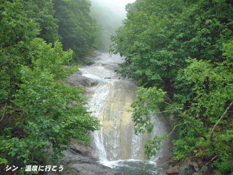 カムイワッカ湯の滝