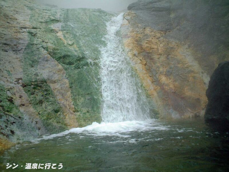 カムイワッカ湯の滝