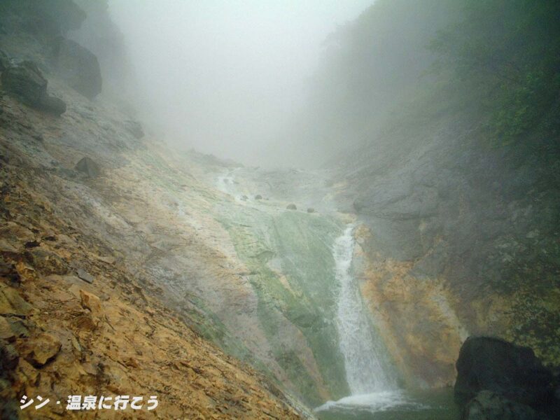 カムイワッカ湯の滝