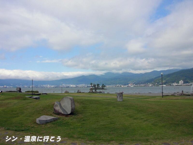 上諏訪温泉　湖畔公園足湯　景観