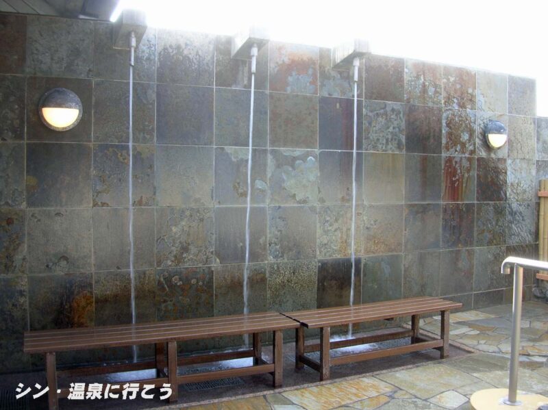 中津温泉　あやめの湯　鳴滝　打たせ湯
