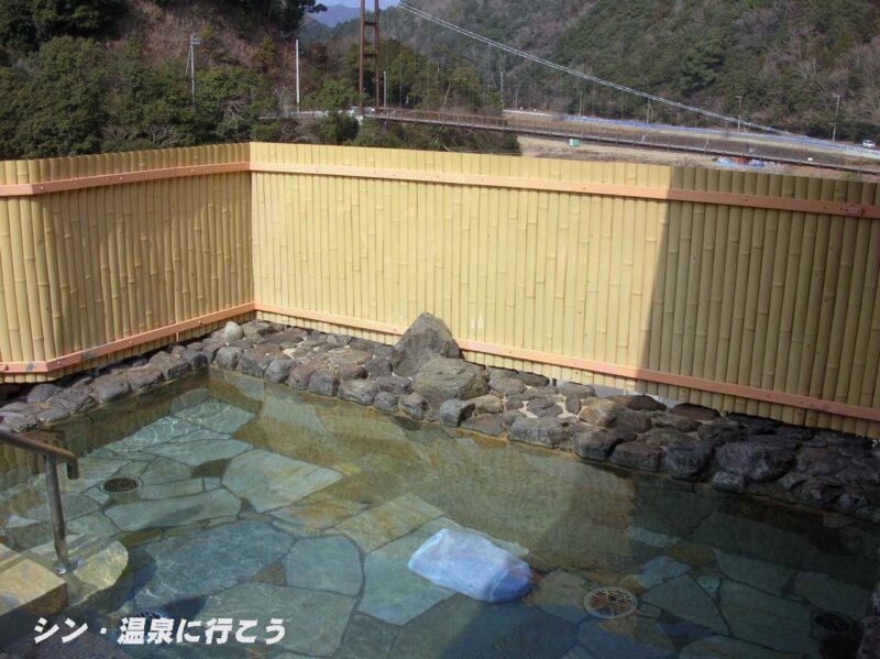 中津温泉　あやめの湯　鳴滝　露天風呂