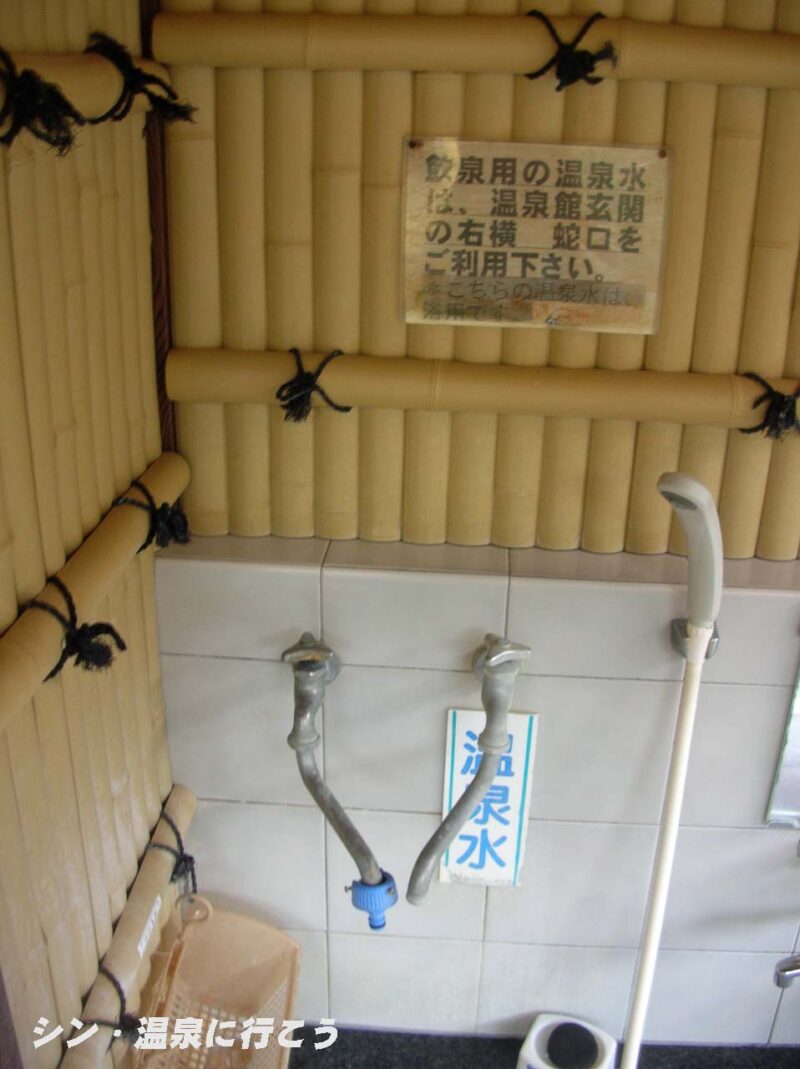 鶴の湯温泉　温泉水の蛇口