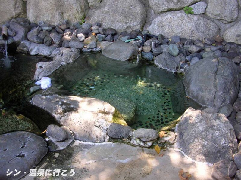 塩沢温泉　信甲・館　露天風呂　非加温浴槽