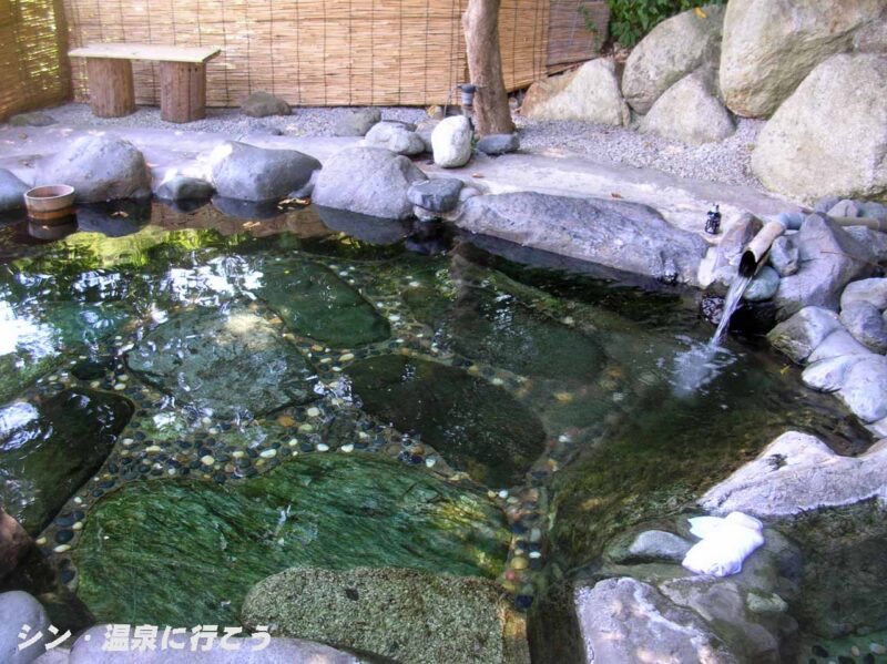 塩沢温泉　信甲・館　露天風呂　加温浴槽