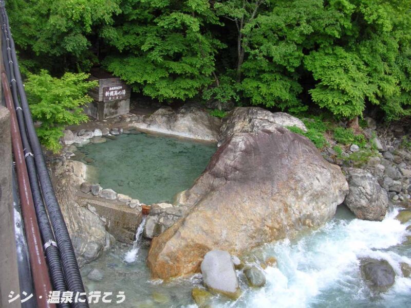 新穂高温泉　新穂高の湯　橋から見た露天風呂