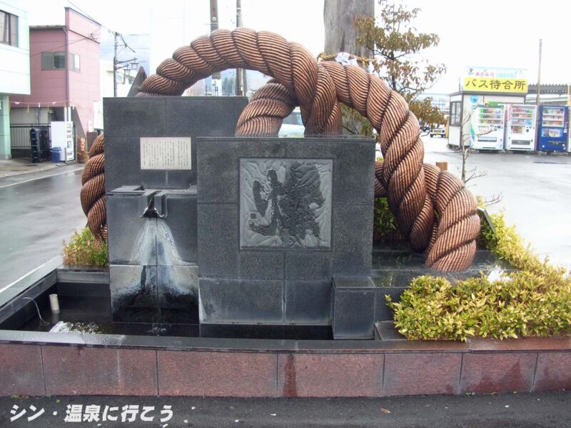 下諏訪駅前のモニュメント