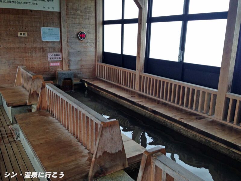 氷見総湯温泉　足湯　建屋内
