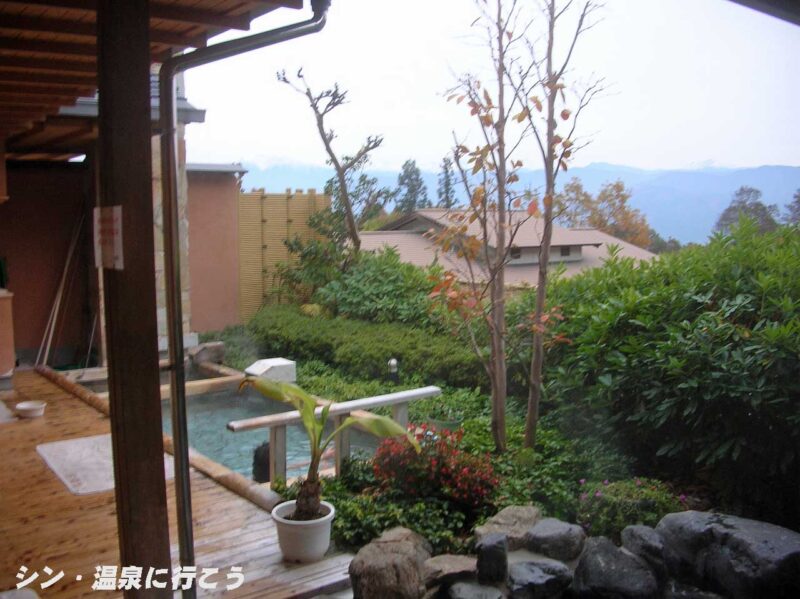 早太郎温泉　露天こぶしの湯　露天檜風呂