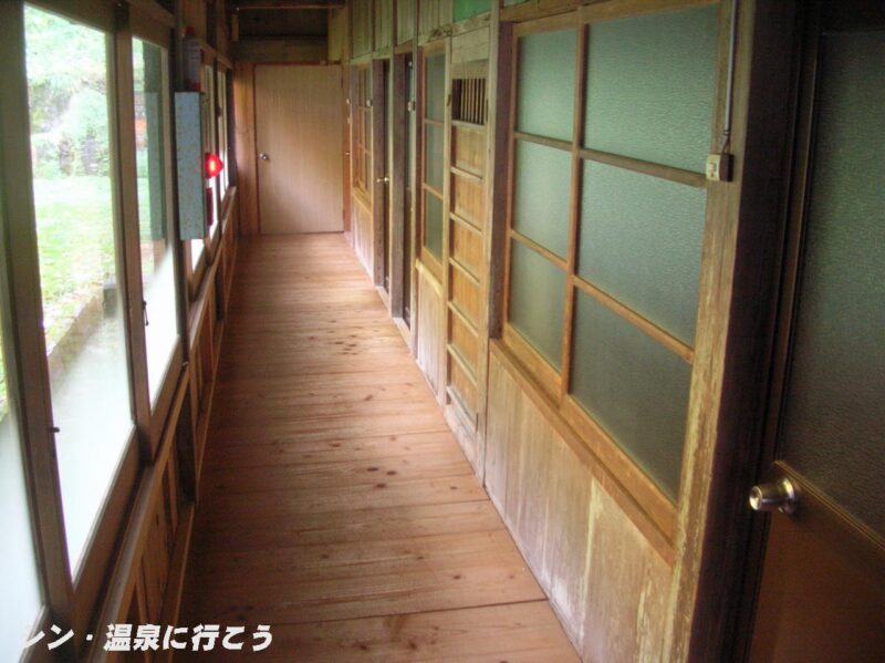 小屋原温泉　熊谷旅館　浴舎の廊下
