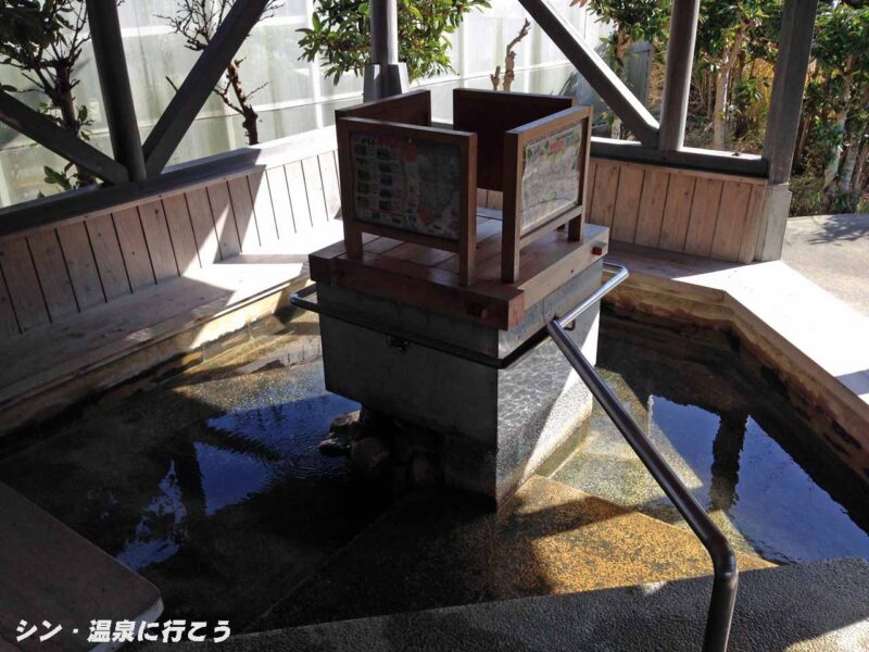 下賀茂温泉　湯の花足湯　右側の足湯