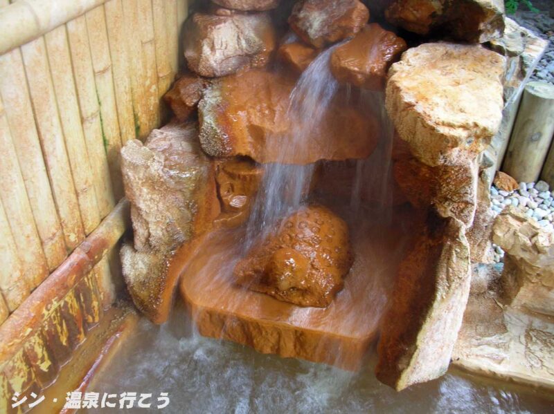 ラムネ温泉　仙寿の里　露天風呂湯口