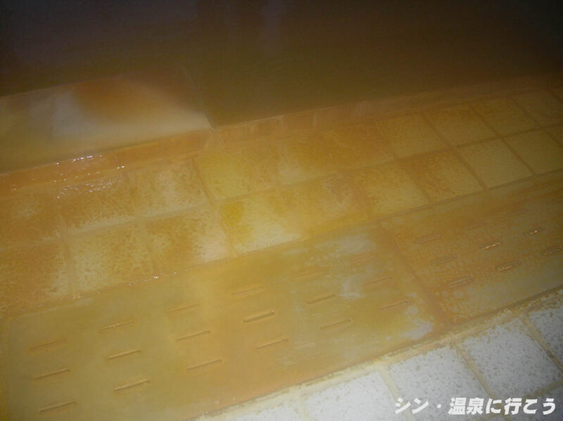 シララ温泉　民宿北都　タイルの変色
