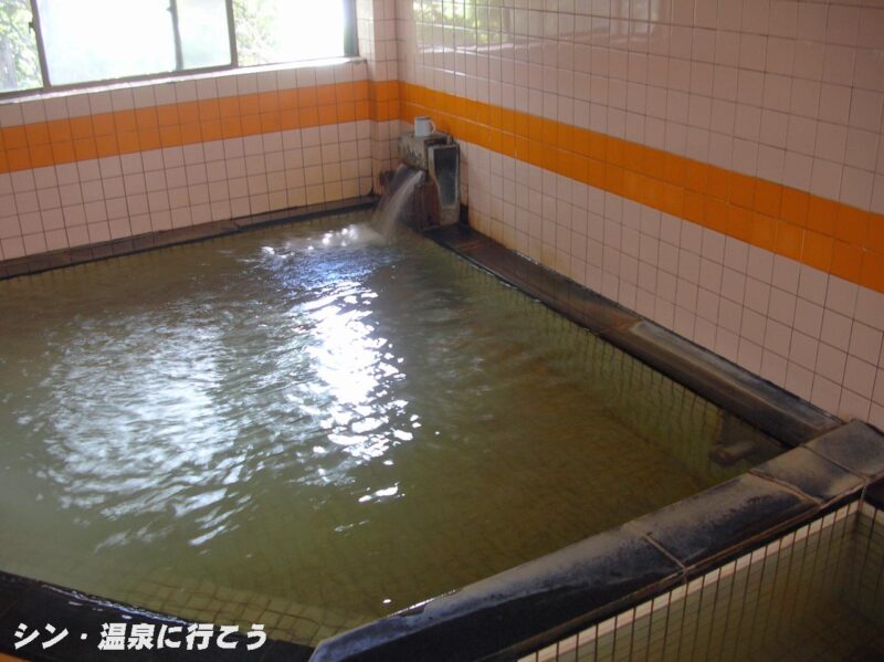 玉川温泉　掛け流し浴槽