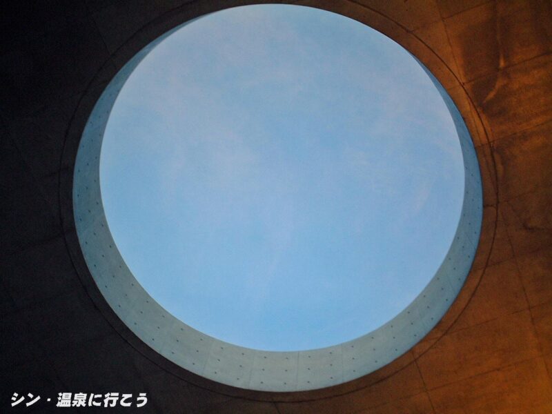 宝塚温泉 裸浴ゾーン 最上階の天井の穴