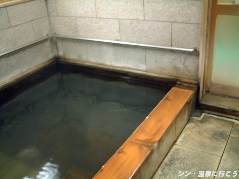 湯の峰温泉　公衆浴場　薬湯浴槽