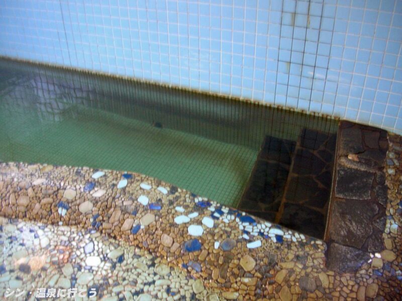 三沢温泉　三沢保養センター　レトロなタイル