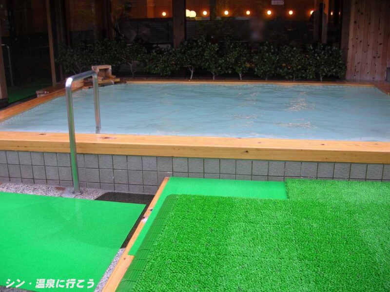 付知峡倉屋温泉　おんぽいの湯　露天檜風呂上段