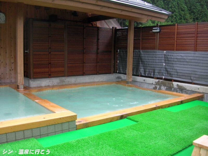 付知峡倉屋温泉　おんぽいの湯　露天檜風呂下段