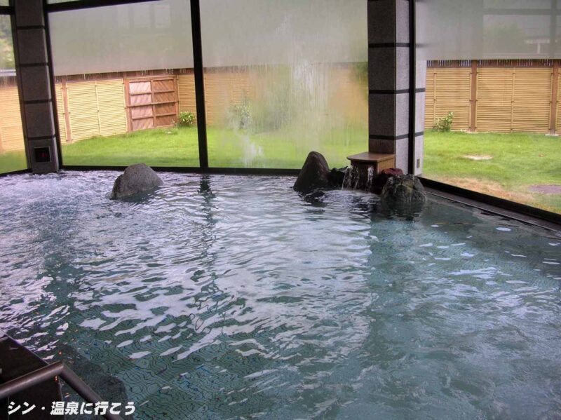 遠山郷霜月温泉 かぐらの湯 主浴槽