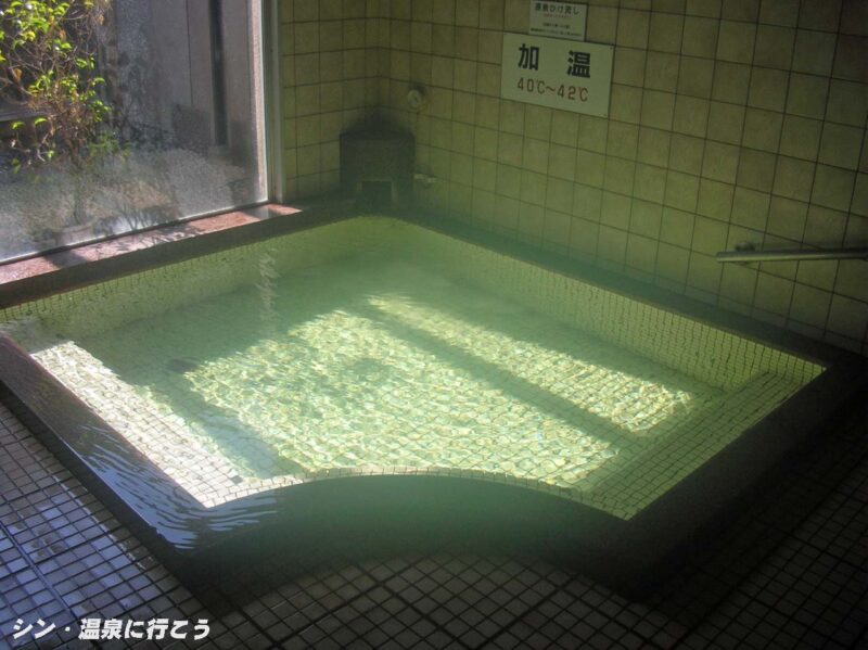 八田温泉　樹園　加温浴槽