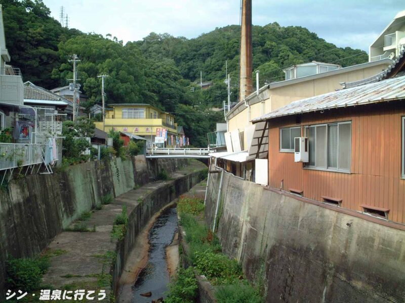 天王温泉 外観(裏)と湊山温泉