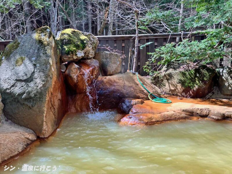 平湯温泉　平湯の湯　露天風呂　湯口